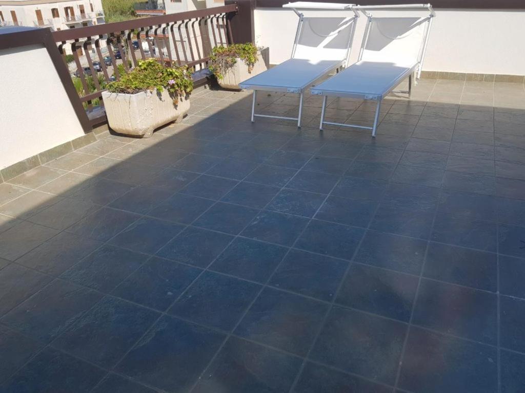 Suite Con Terrazzo Sul Mare E Discesa In Spiaggia A Gallipoli Exterior foto
